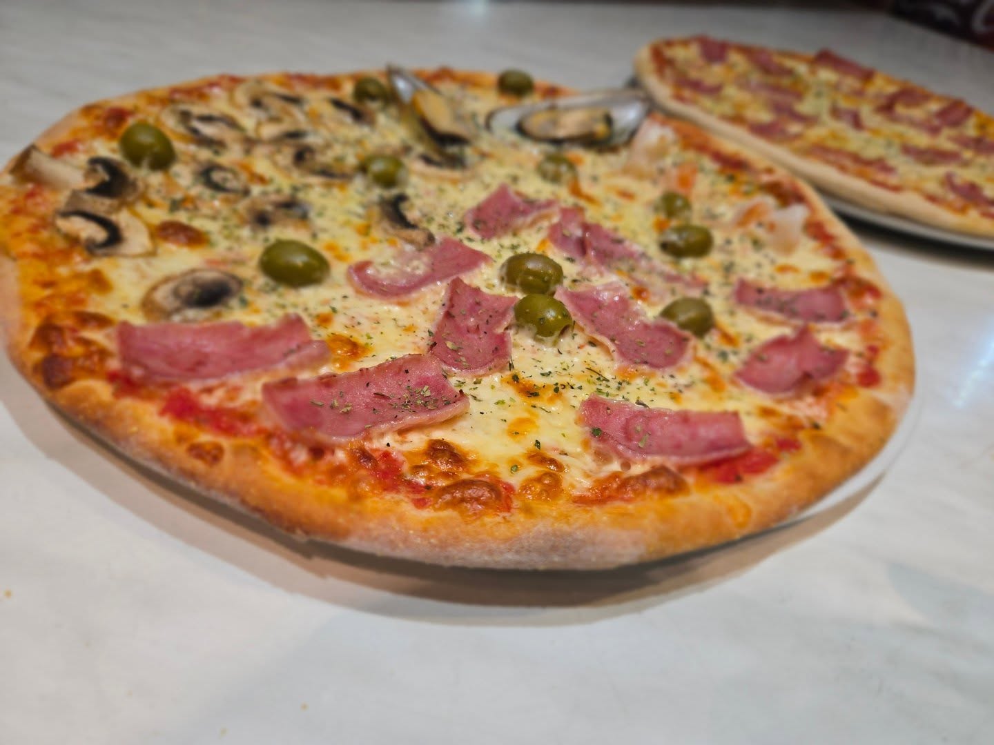 Pizza från Mozzart